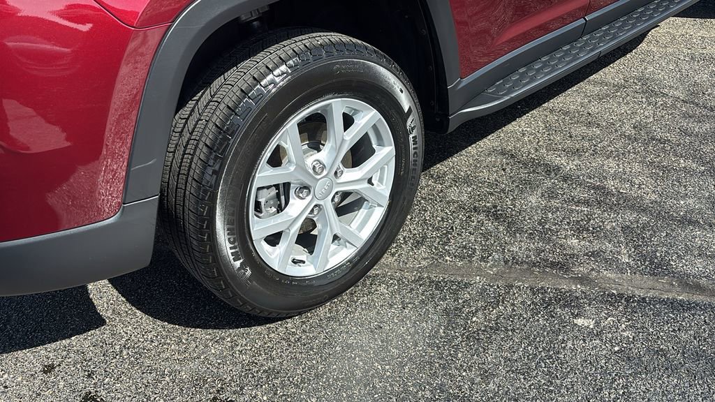 Used 2023 Jeep Grand Cherokee Limited w/ Luxury Tech Group II image 8