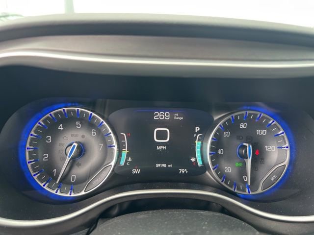 Used 2024 Chrysler Pacifica Touring-L image 11