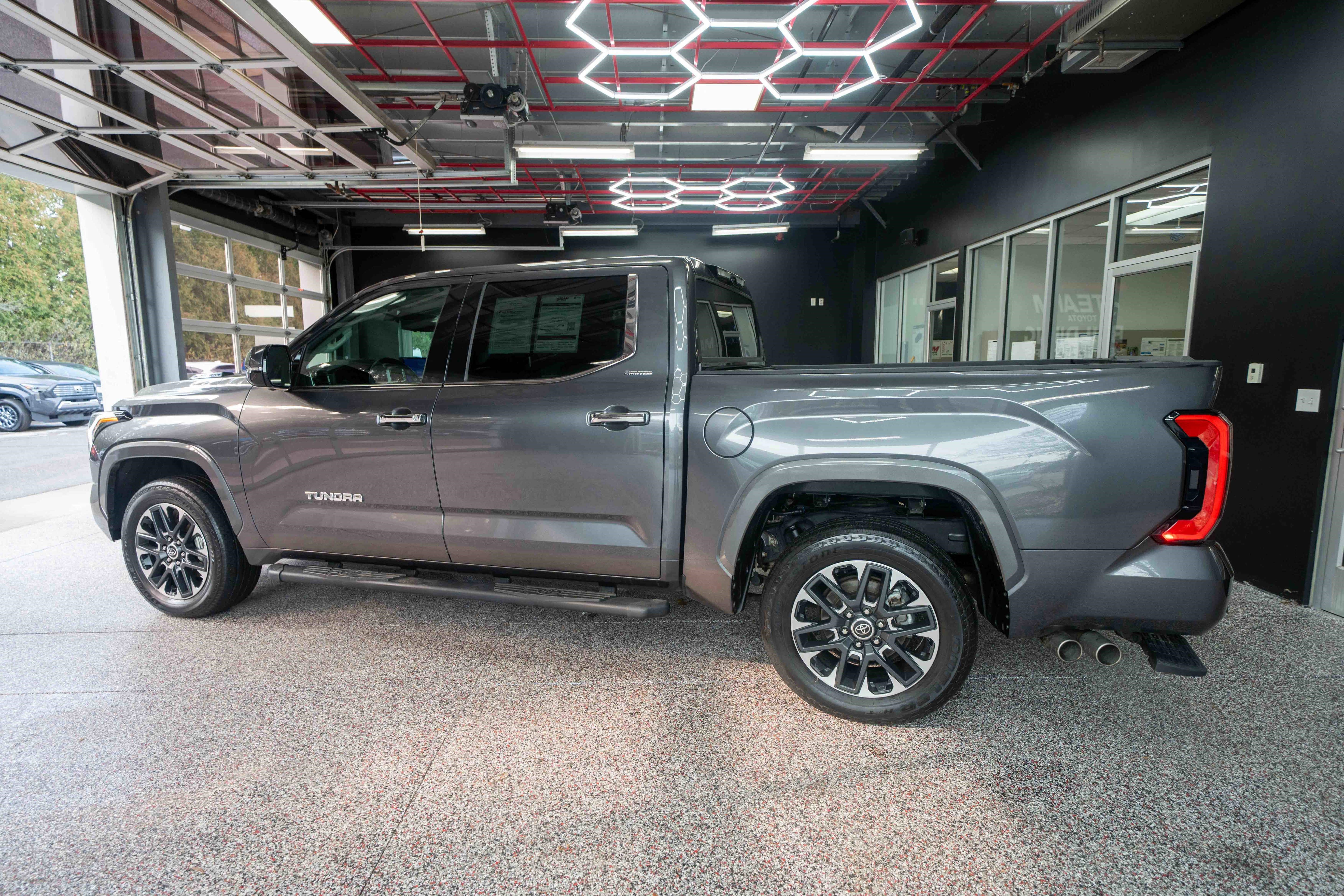 Used 2023 Toyota Tundra Limited image 2