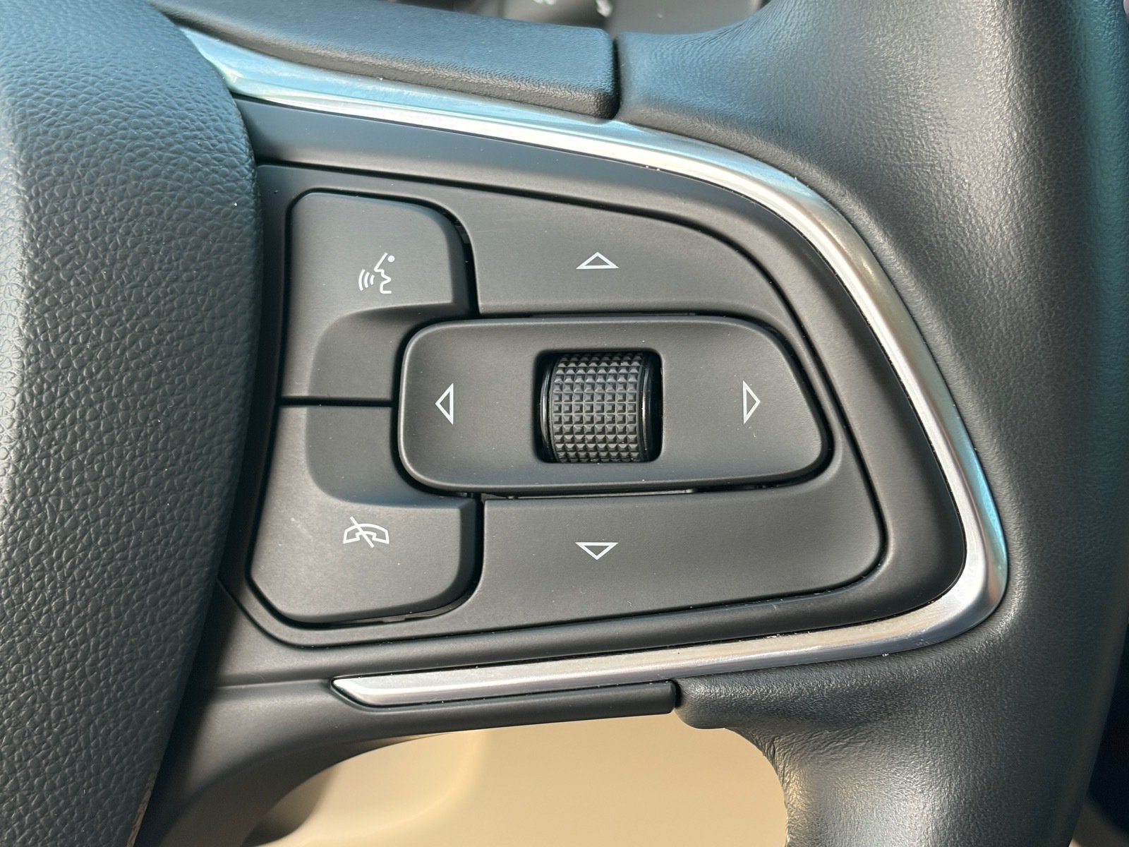 Used 2021 Buick Envision Avenir w/ Technology Package II FWD image 23