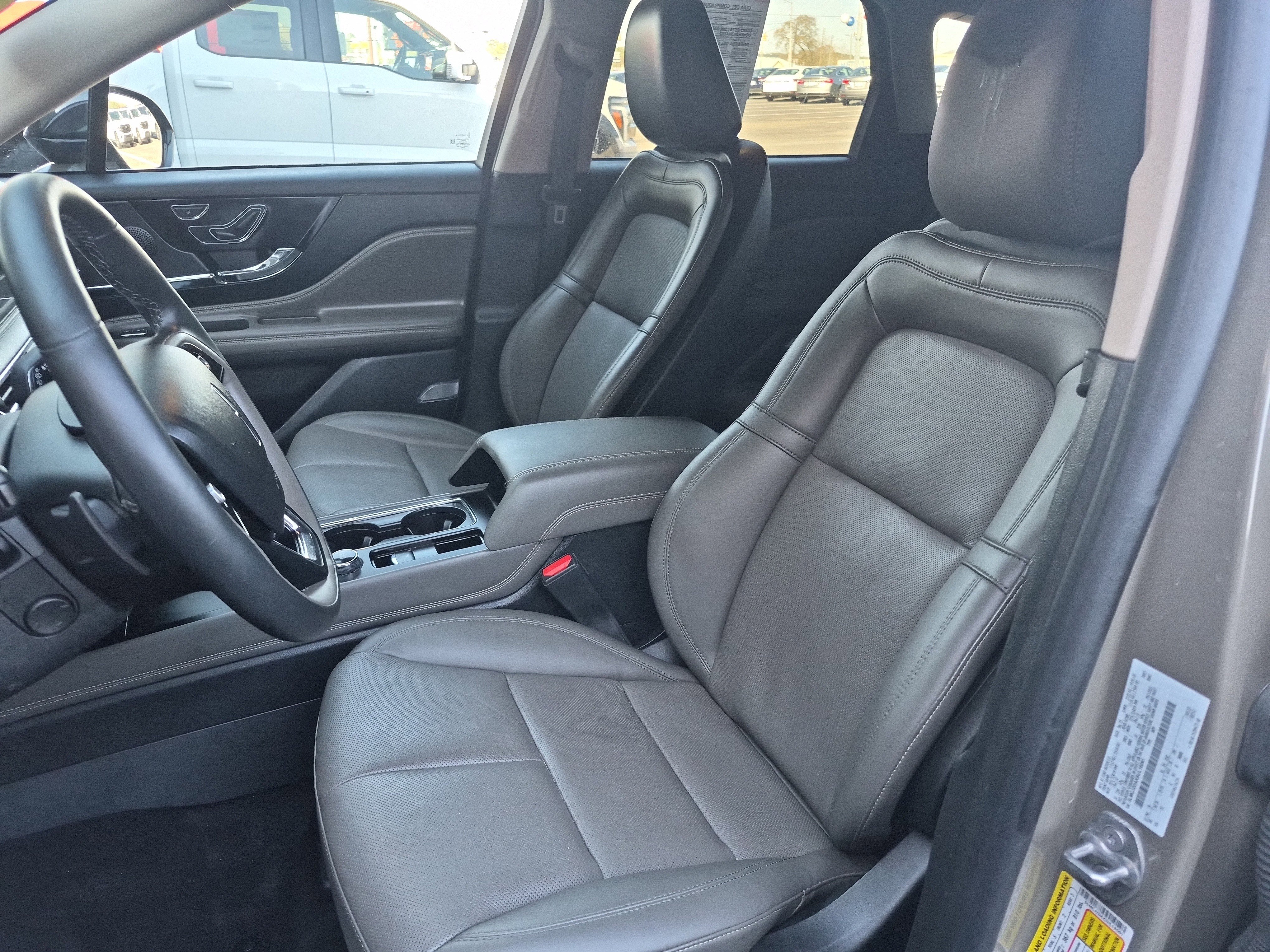 Used 2025 Lincoln Corsair Reserve w/ Towing Package image 11