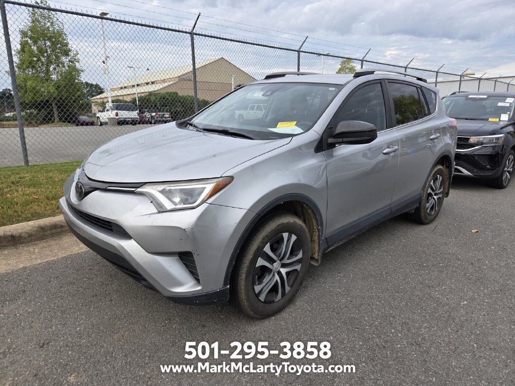 Used 2018 Toyota RAV4 LE FWD image 10