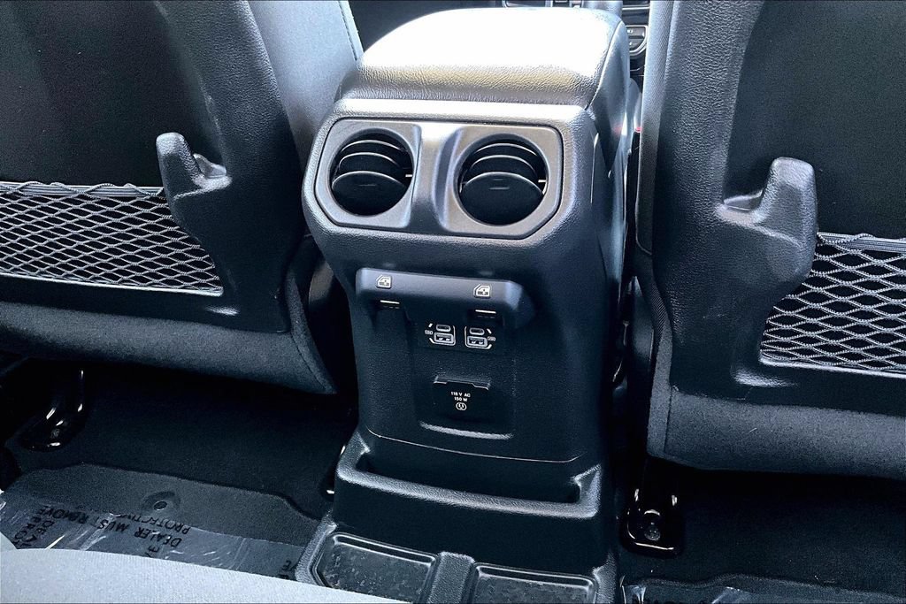 Used 2025 Jeep Wrangler Unlimited Rubicon 4xe w/ Convenience Group AWD/4WD image 18