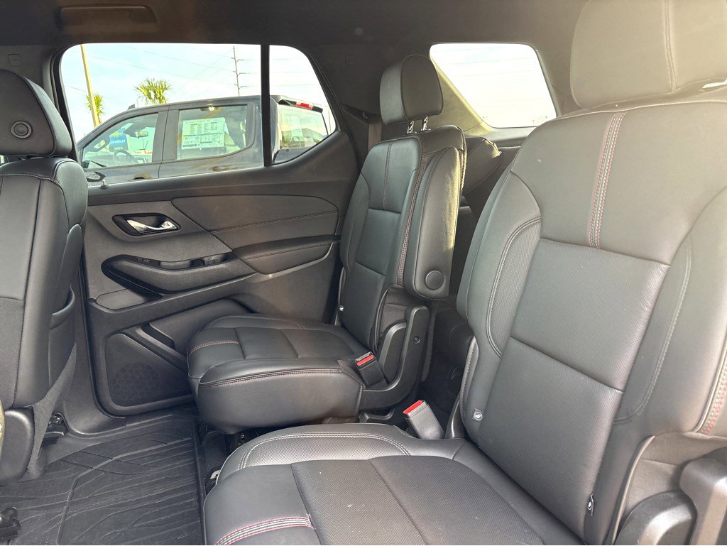 Used 2023 Chevrolet Traverse RS image 25