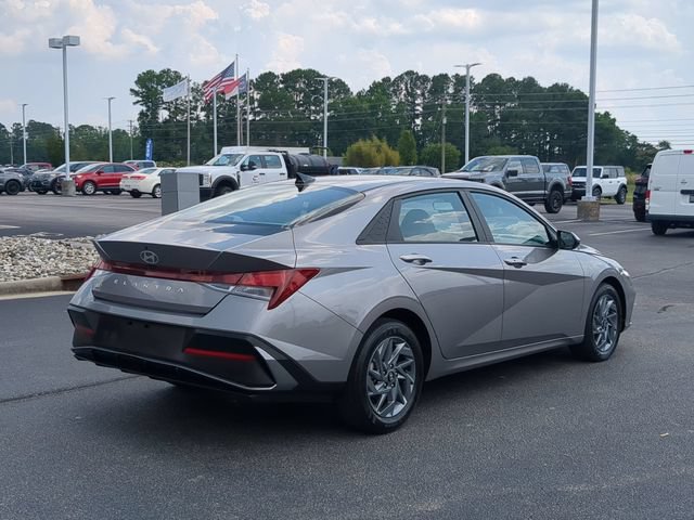 Used 2024 Hyundai Elantra SEL FWD image 3