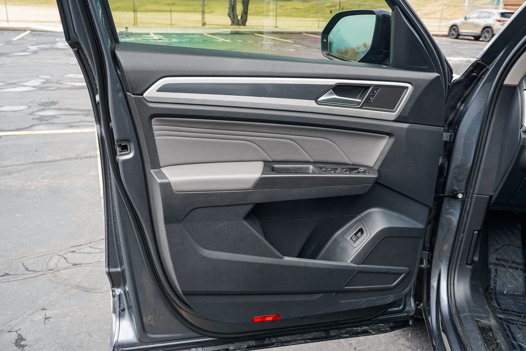 Used 2022 Volkswagen Atlas SEL R-Line image 9