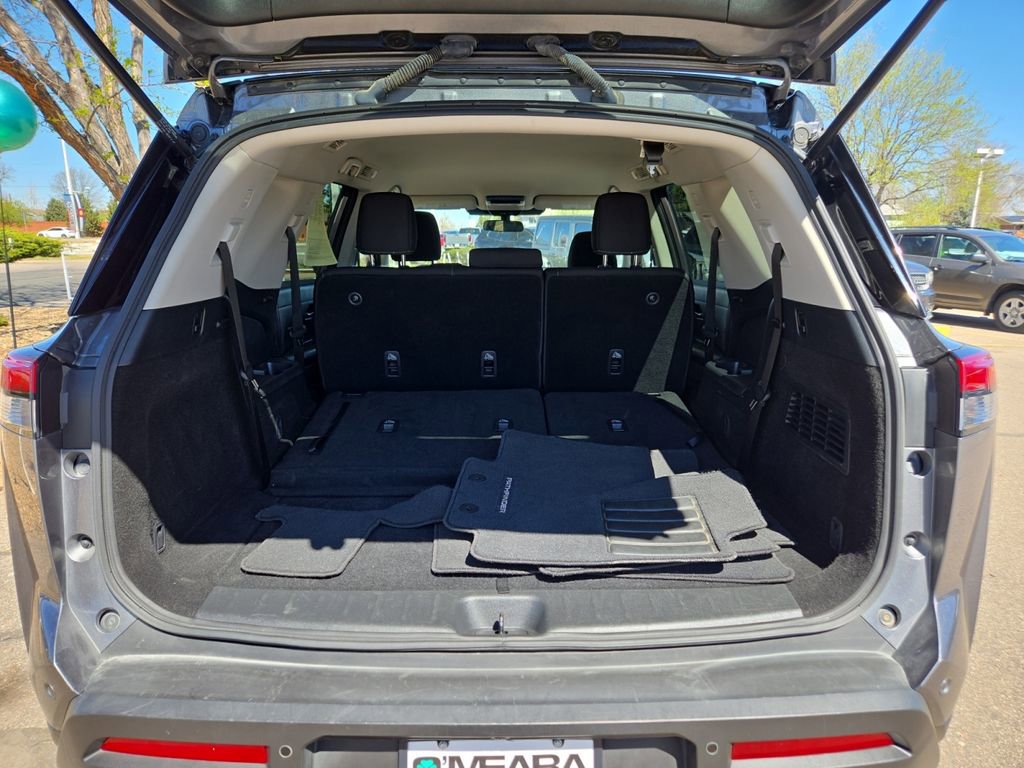 Used 2024 Nissan Pathfinder SV image 18