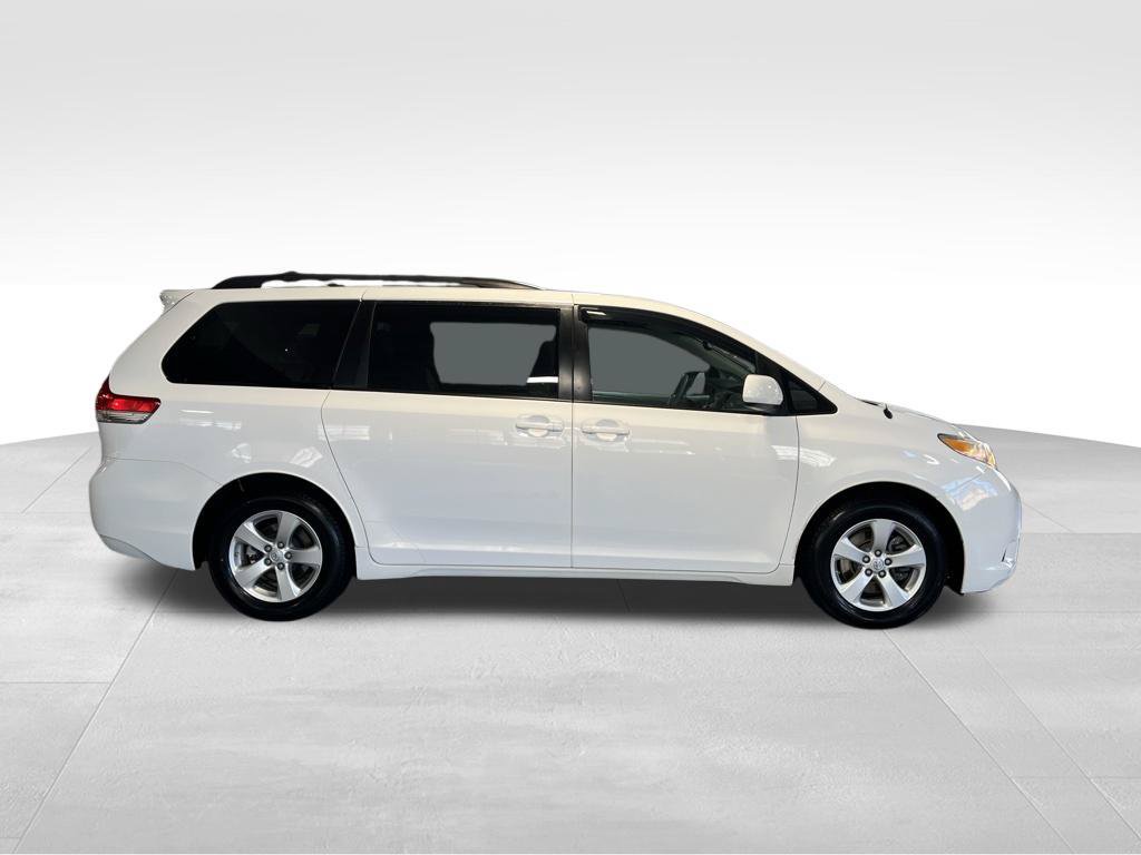Used 2013 Toyota Sienna LE FWD image 6
