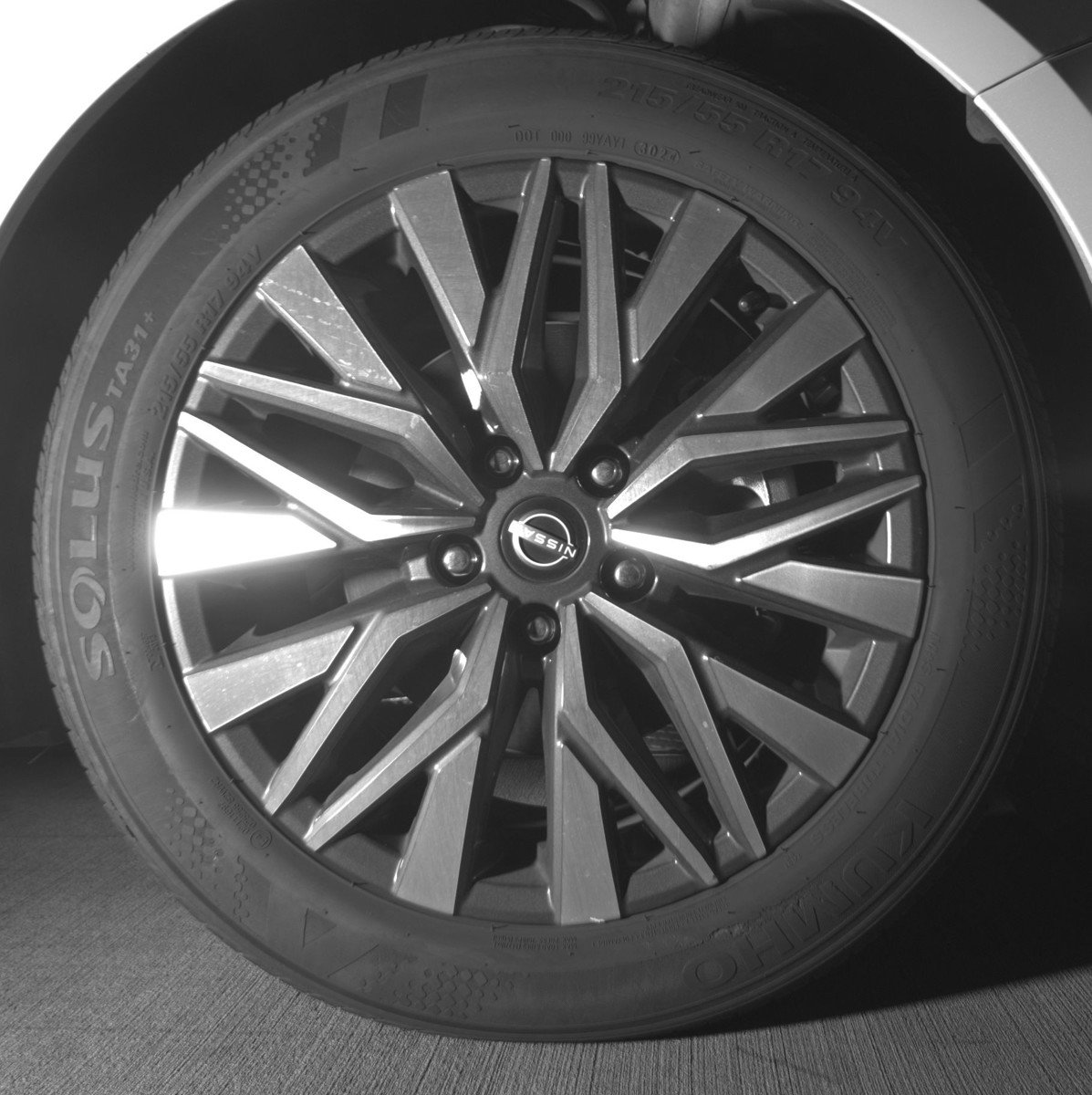 Used 2025 Nissan Altima 2.5 SV FWD image 13