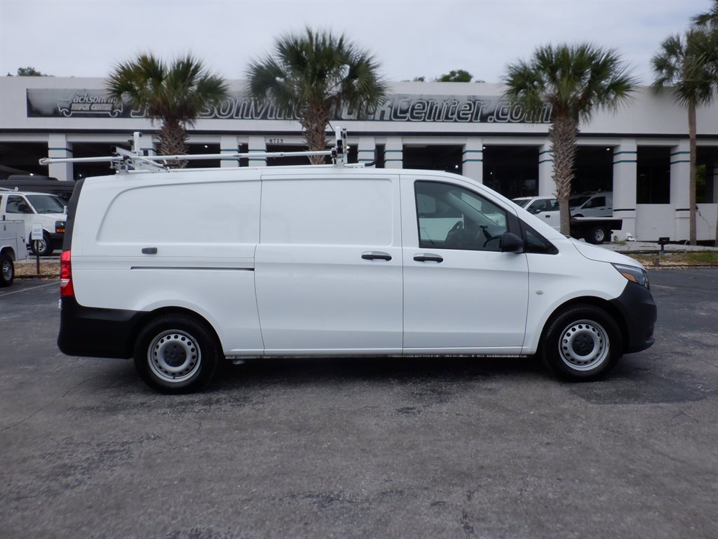 Used 2023 Mercedes-Benz Metris image 1