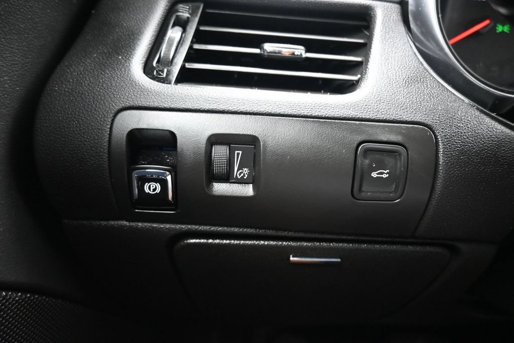 Used 2019 Chevrolet Impala LT FWD image 25