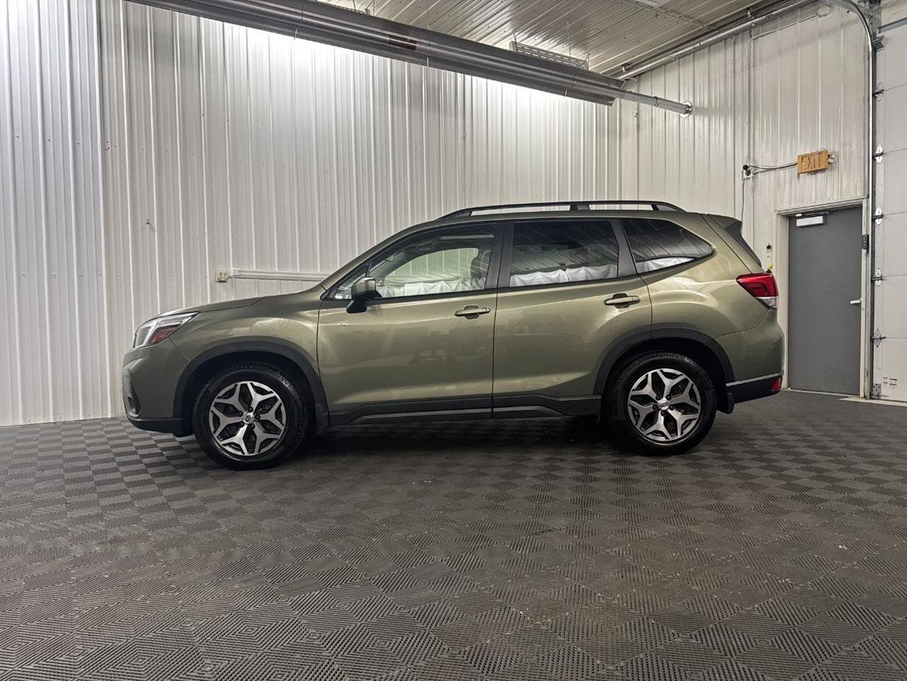 Used 2020 Subaru Forester Premium AWD/4WD image 2