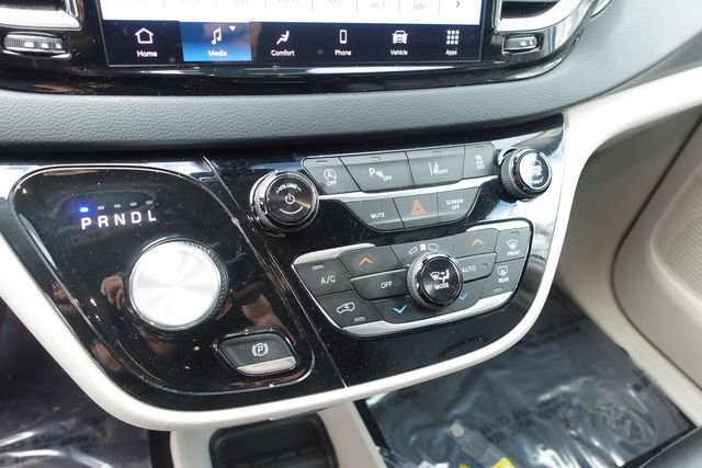 Used 2024 Chrysler Pacifica Touring-L image 19