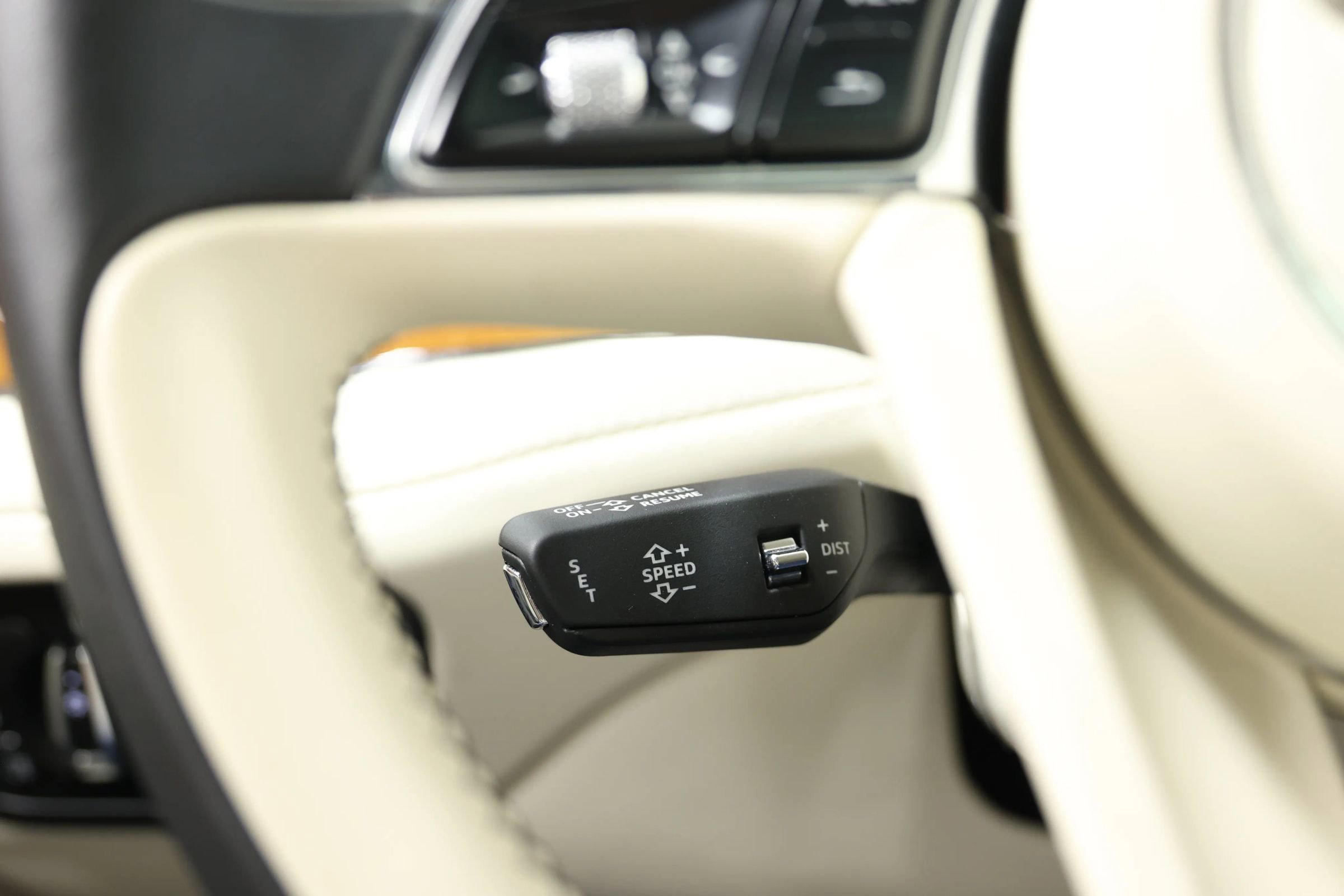 Used 2018 Bentley Bentayga Onyx Edition AWD/4WD image 30