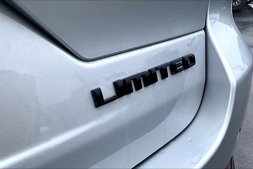 Used 2025 Jeep Grand Cherokee Limited w/ Black Appearance Package image 8