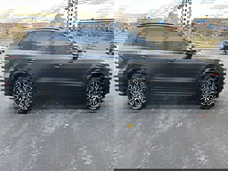 Used 2021 Porsche Cayenne S w/ Premium Package image 8