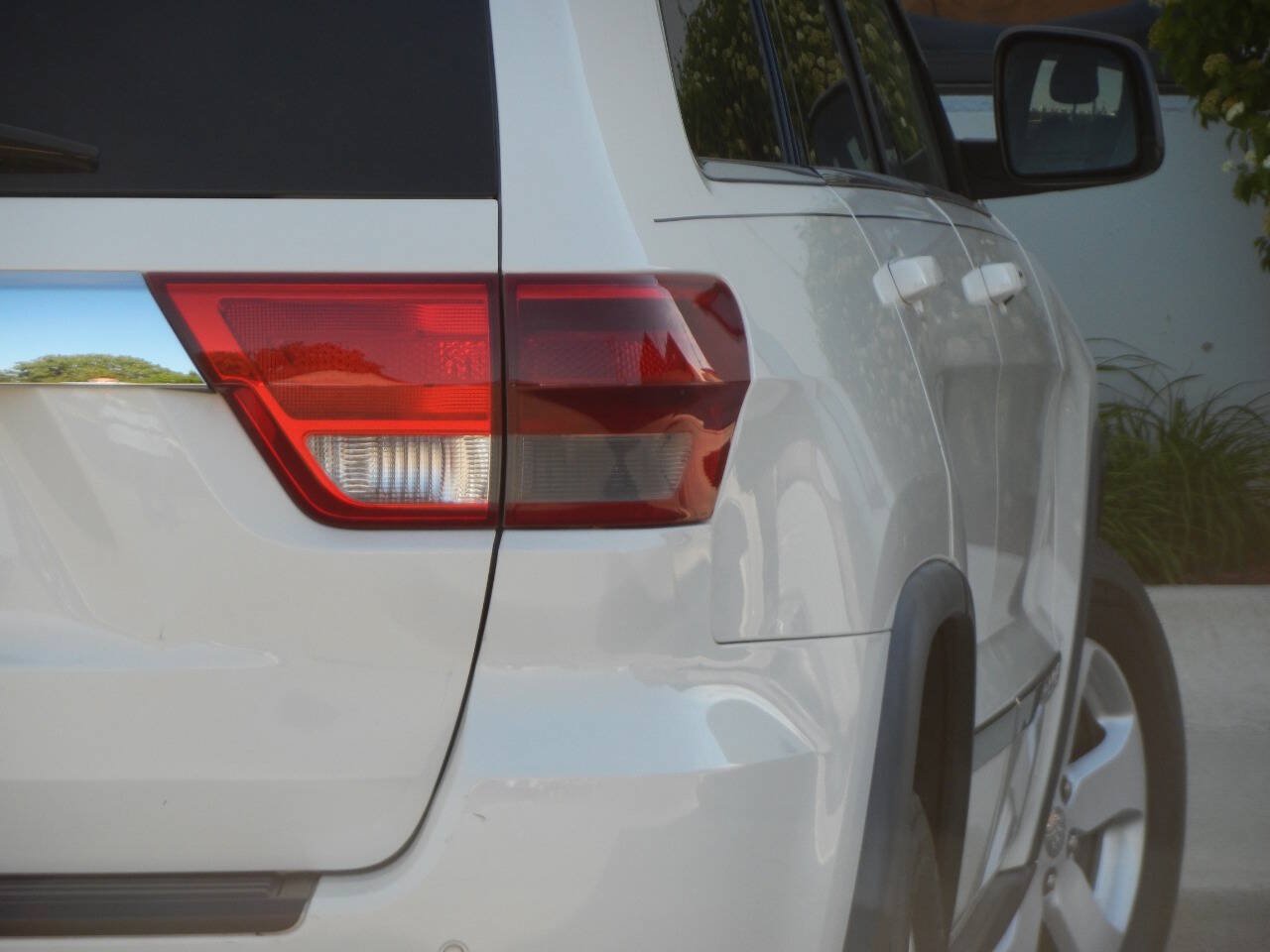 Used 2011 Jeep Grand Cherokee Laredo AWD/4WD image 19