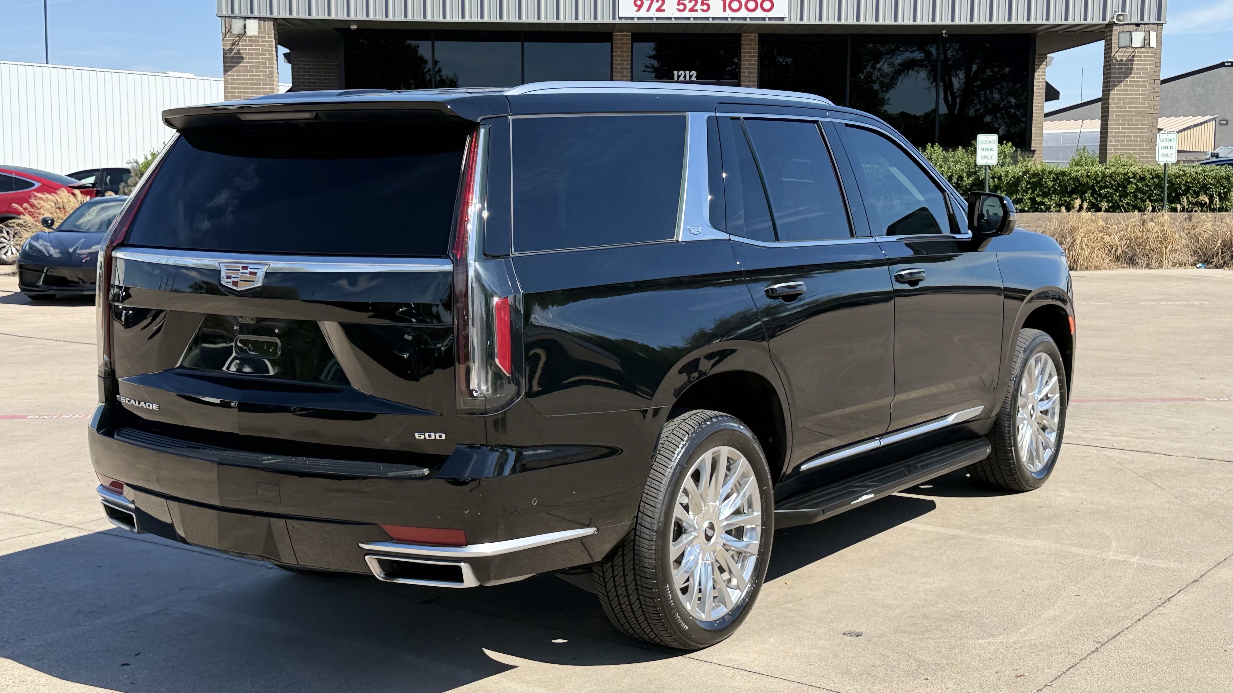Used 2024 Cadillac Escalade Premium Luxury w/ Performance Package AWD/4WD image 20