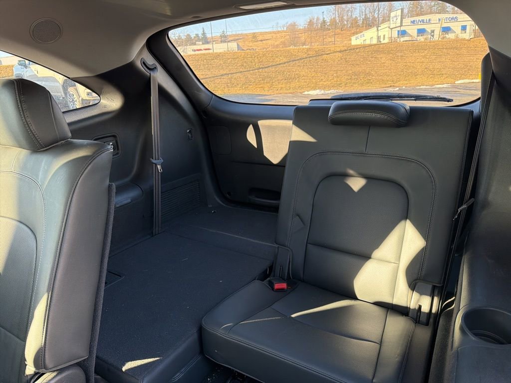 Used 2012 Hyundai Veracruz Limited w/ Entertainment Pkg image 14