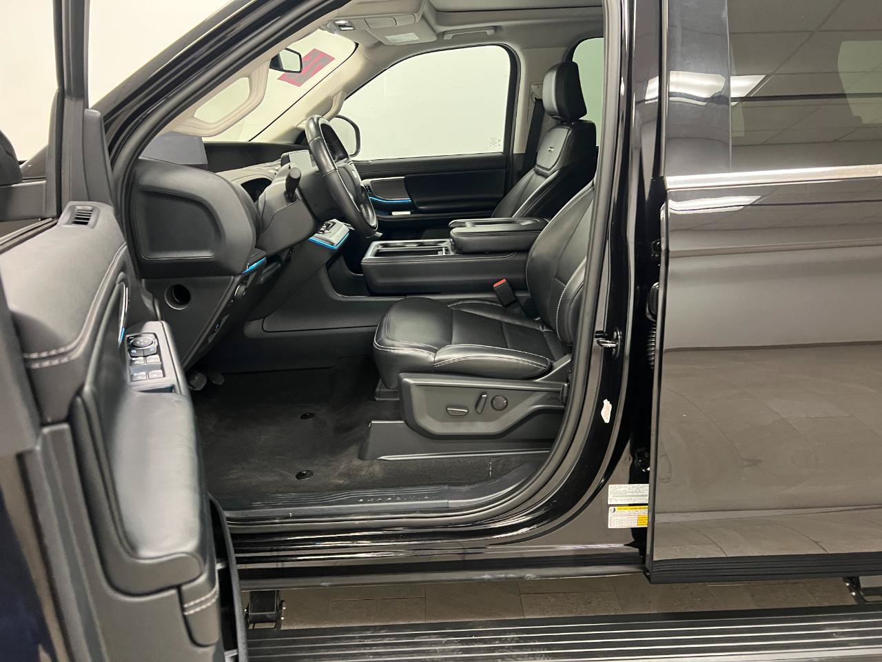 Used 2025 Ford Expedition Max Platinum AWD/4WD image 24