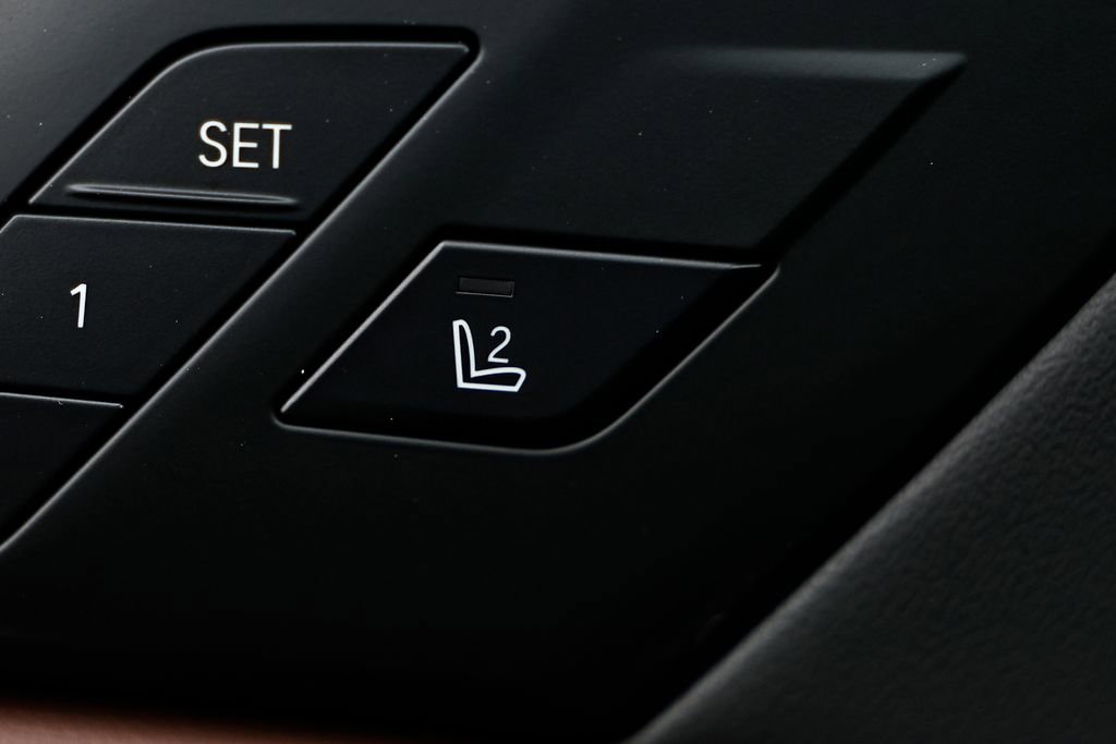 New 2026 BMW X5 xDrive50e w/ M Sport Package image 28