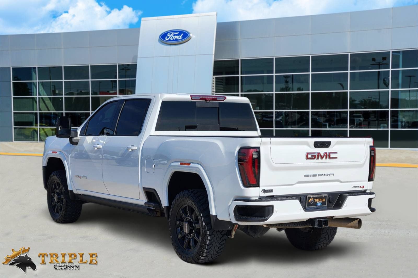 Used 2025 GMC Sierra 2500 AT4 w/ AT4 Premium Plus Package AWD/4WD image 4