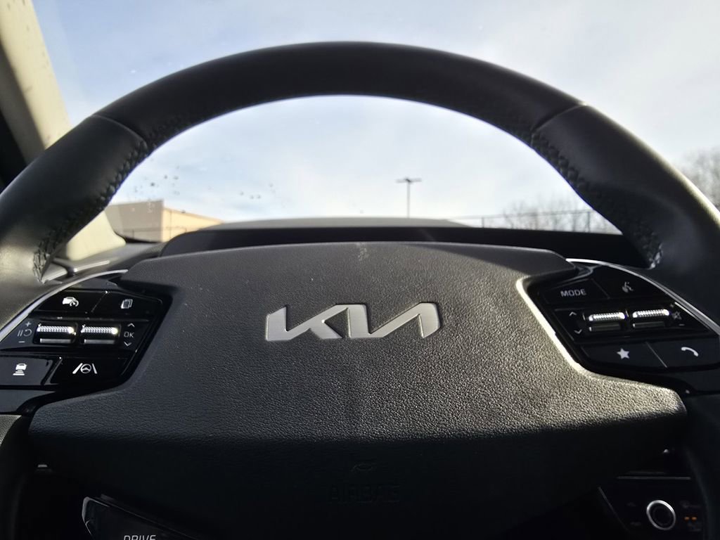 Used 2023 Kia Niro EX Touring image 26