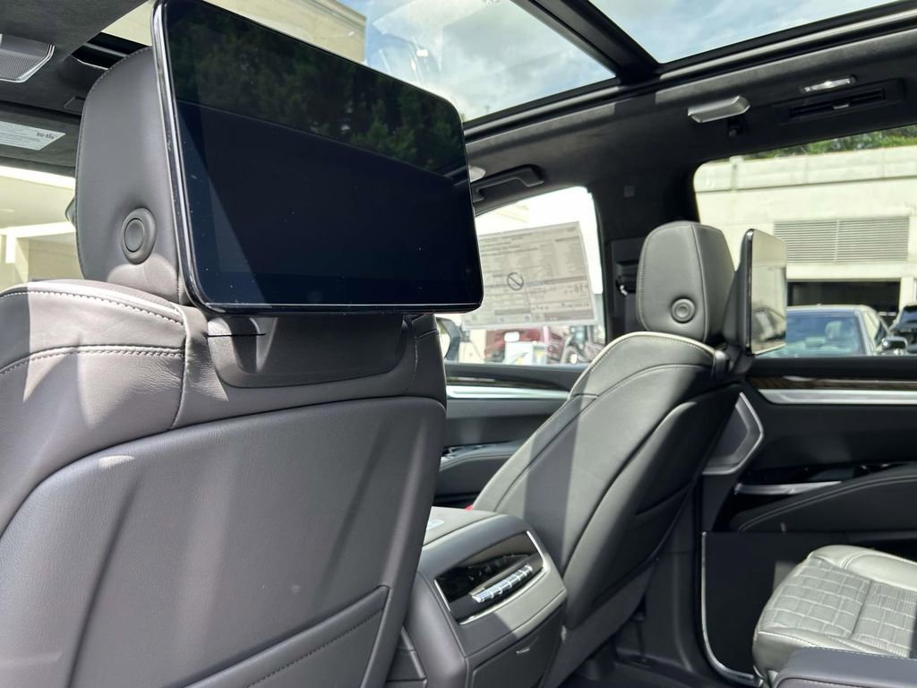 New 2026 Cadillac Escalade ESV Platinum Sport w/ LPO, ONYX Package AWD/4WD image 13