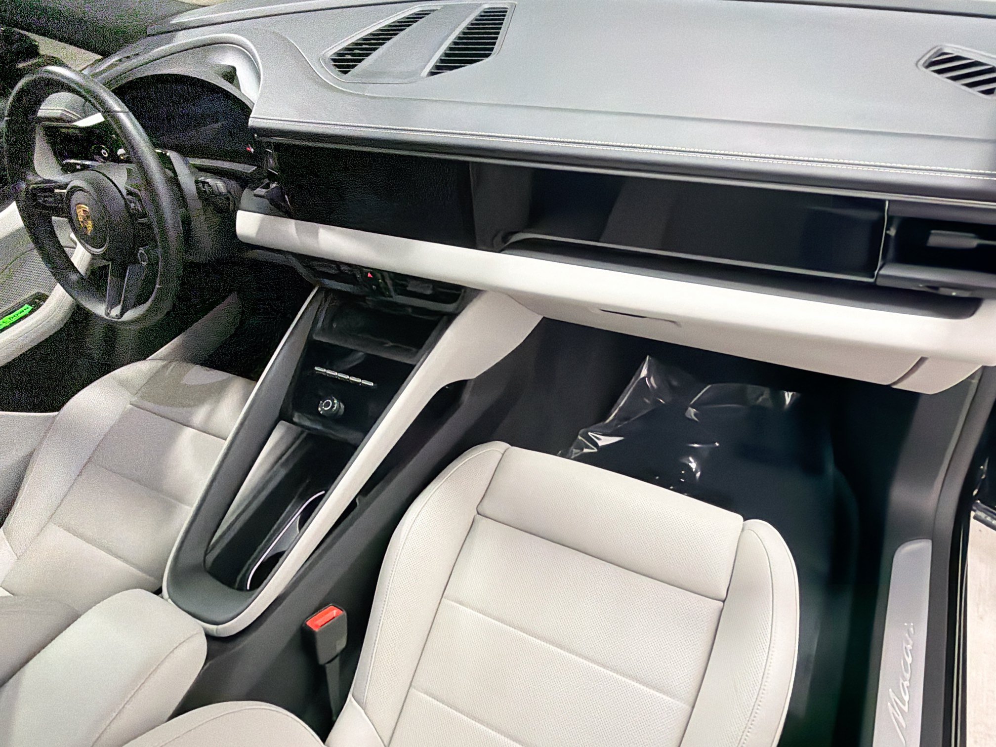 Certified 2026 Porsche Macan Electric RWD image 16