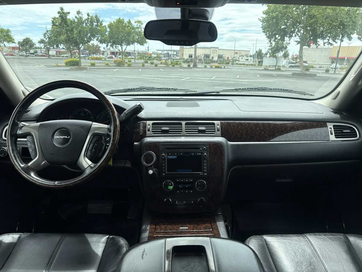 Used 2009 GMC Yukon Denali AWD/4WD image 16