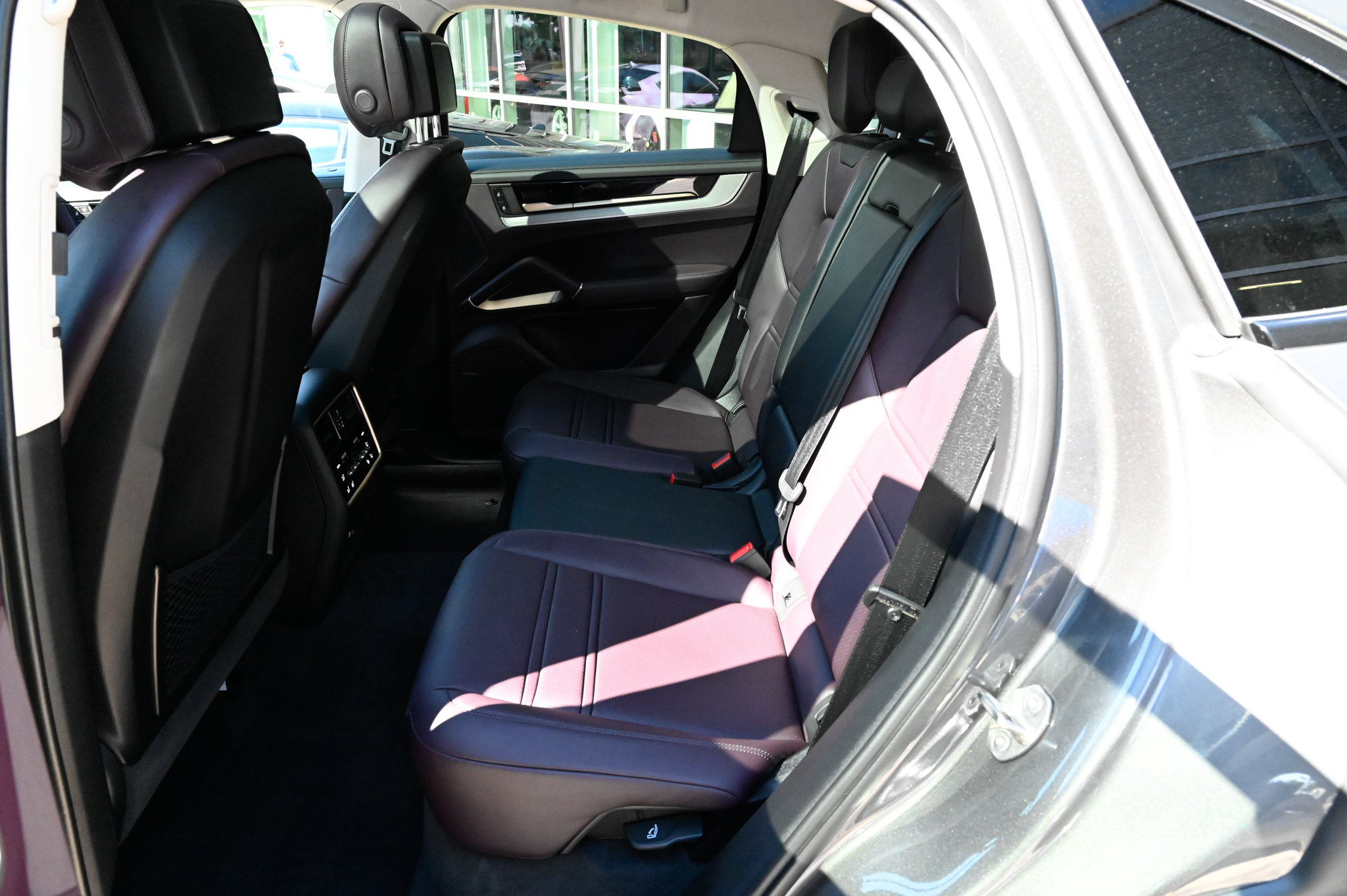 Used 2025 Porsche Cayenne S AWD/4WD image 37