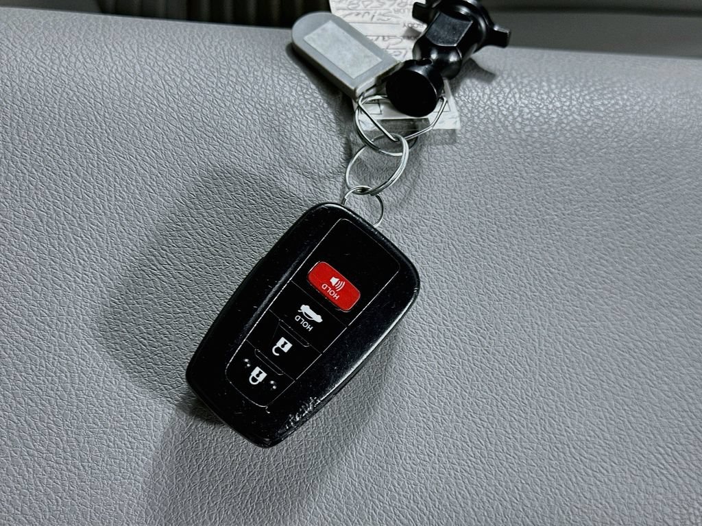 Used 2023 Toyota Camry SE w/ Convenience Package FWD image 33