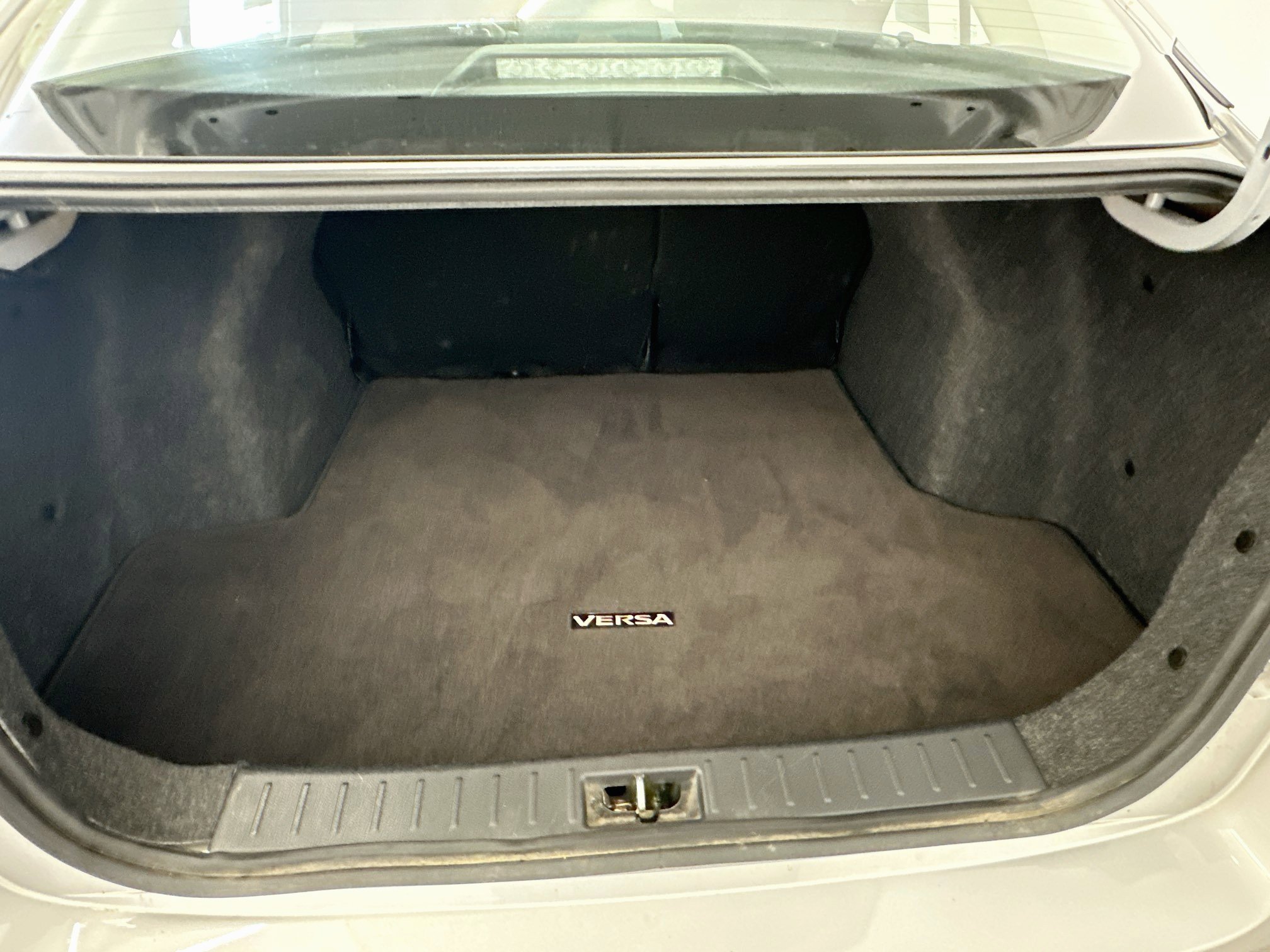 Used 2025 Nissan Versa SV FWD image 29