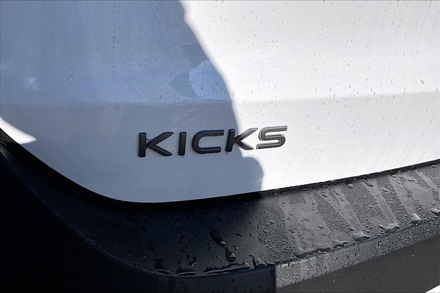 Used 2025 Nissan Kicks SV image 9