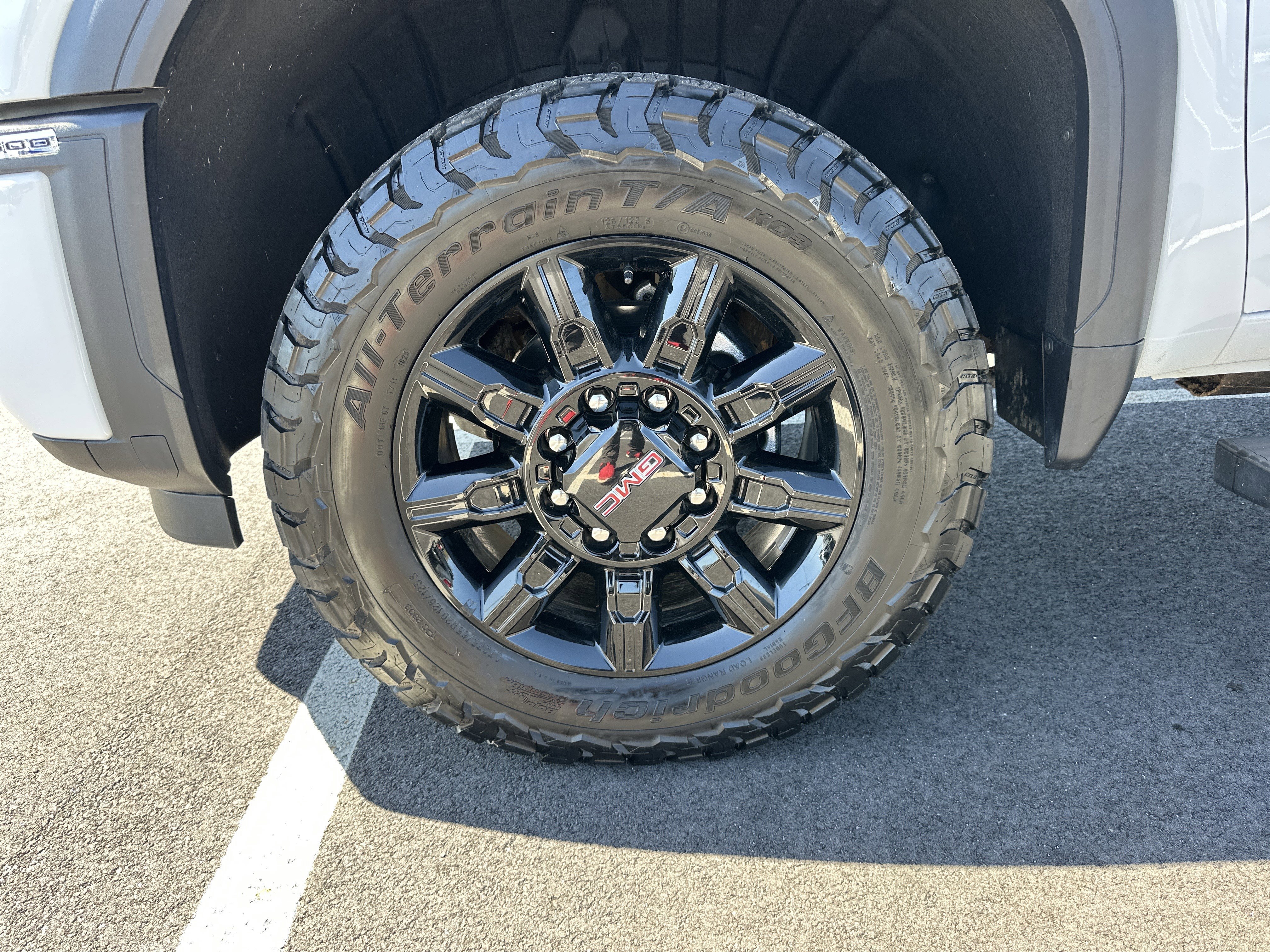 Certified 2025 GMC Sierra 2500 AT4 image 12