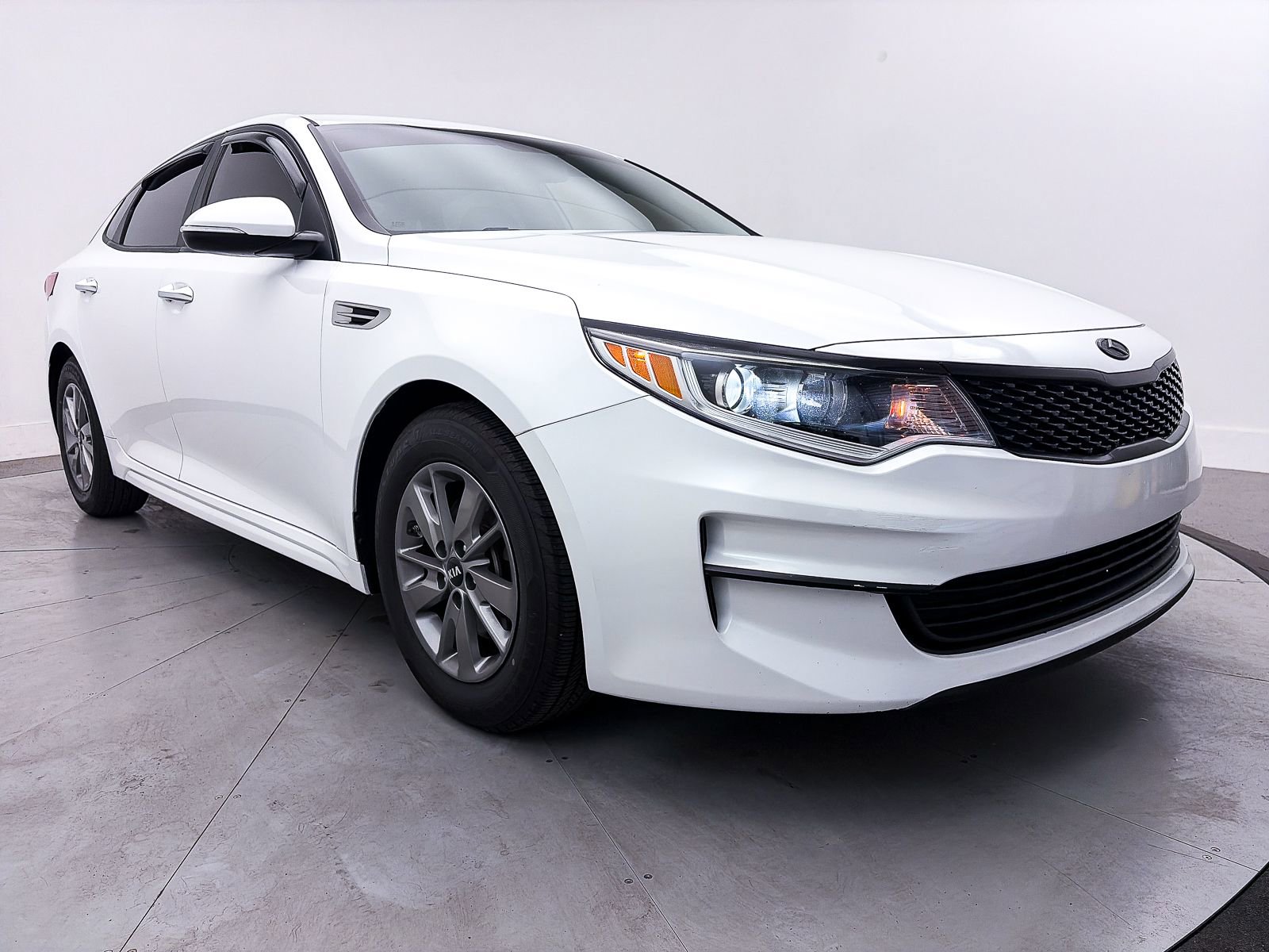 Used 2018 Kia Optima LX image 8