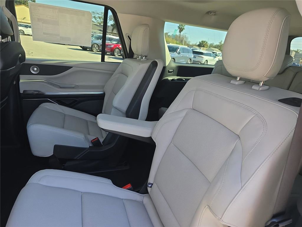 New 2026 Lincoln Navigator L Reserve image 16