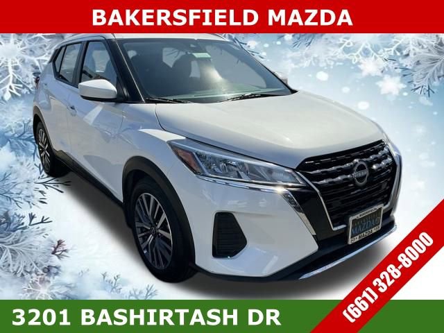 Used 2023 Nissan Kicks SV image 3