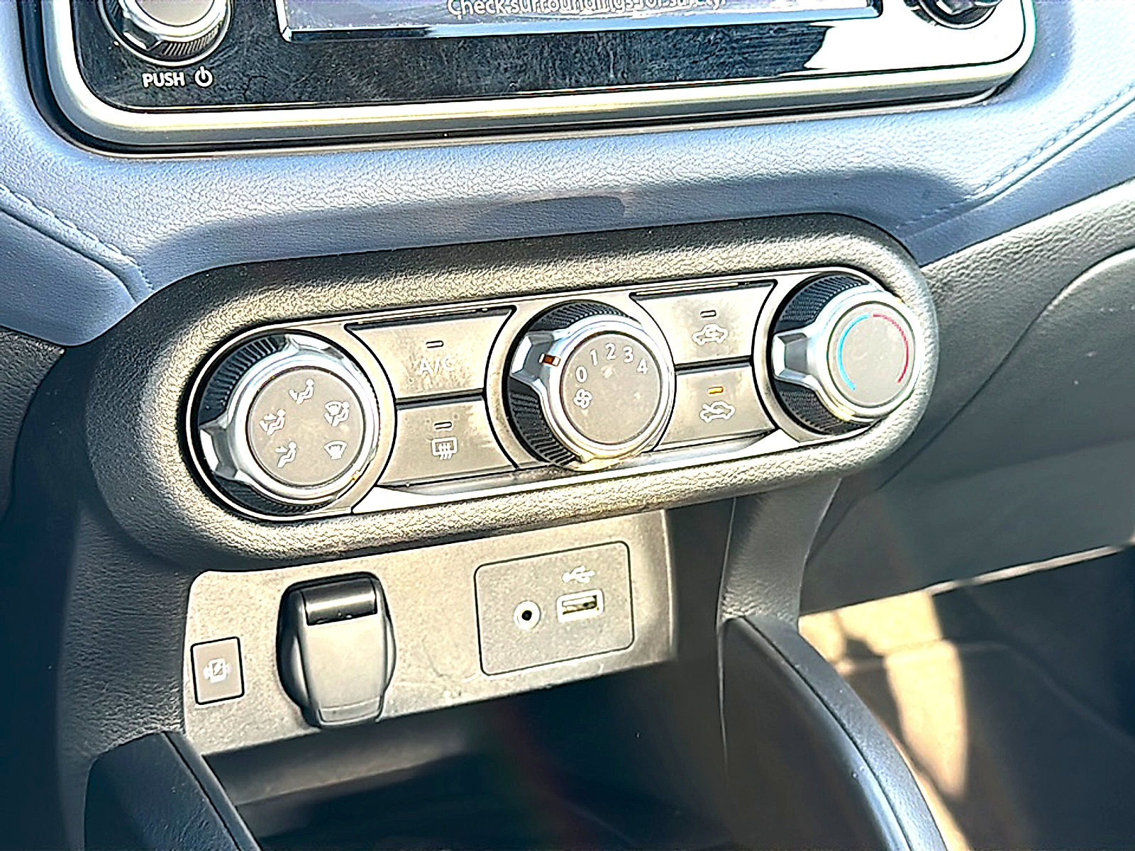 Used 2023 Nissan Versa SV image 32