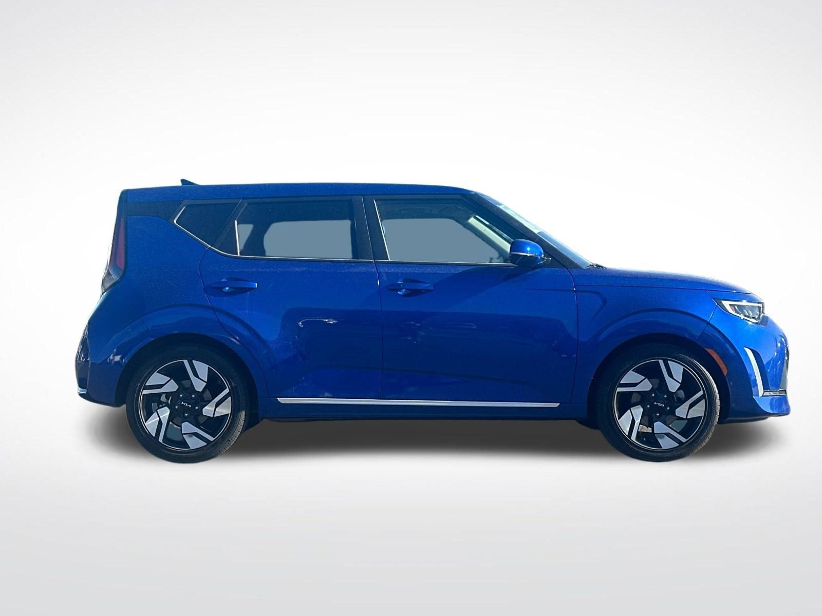 Used 2023 Kia Soul GT-Line w/ GT-Line Technology Package FWD image 2