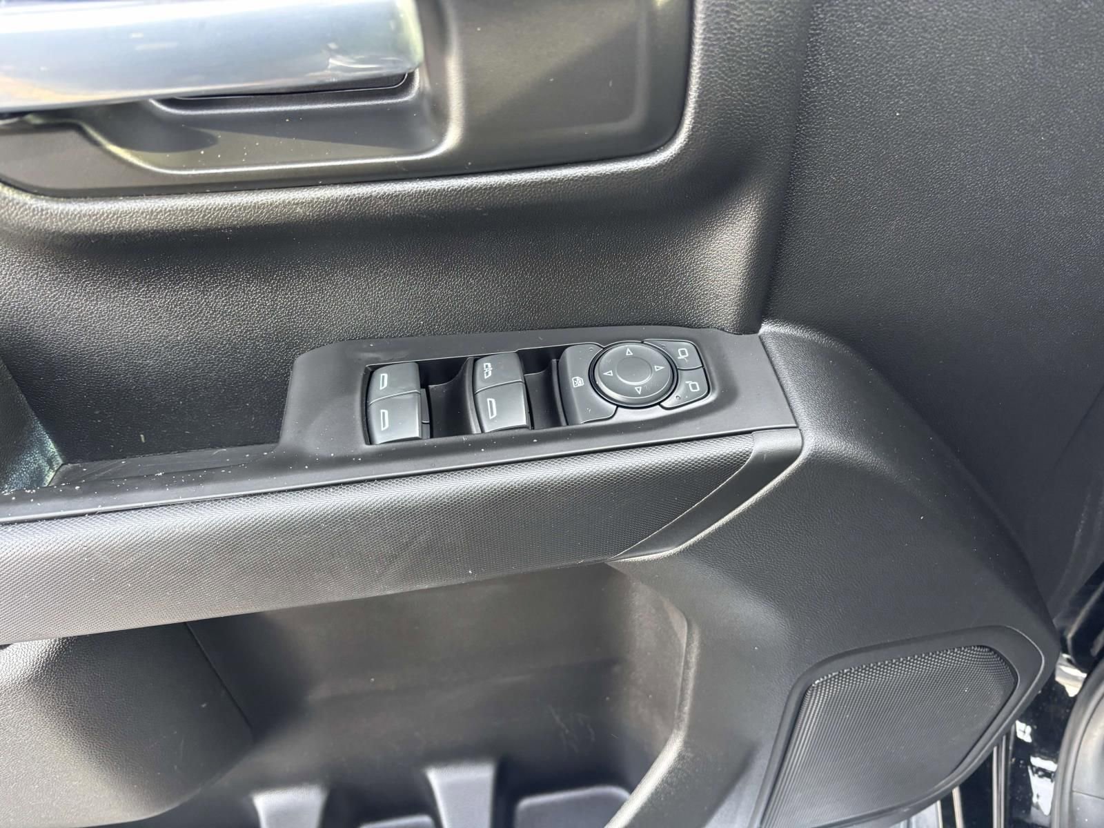 Used 2020 Chevrolet Silverado 1500 Custom w/ Custom Value Package image 14