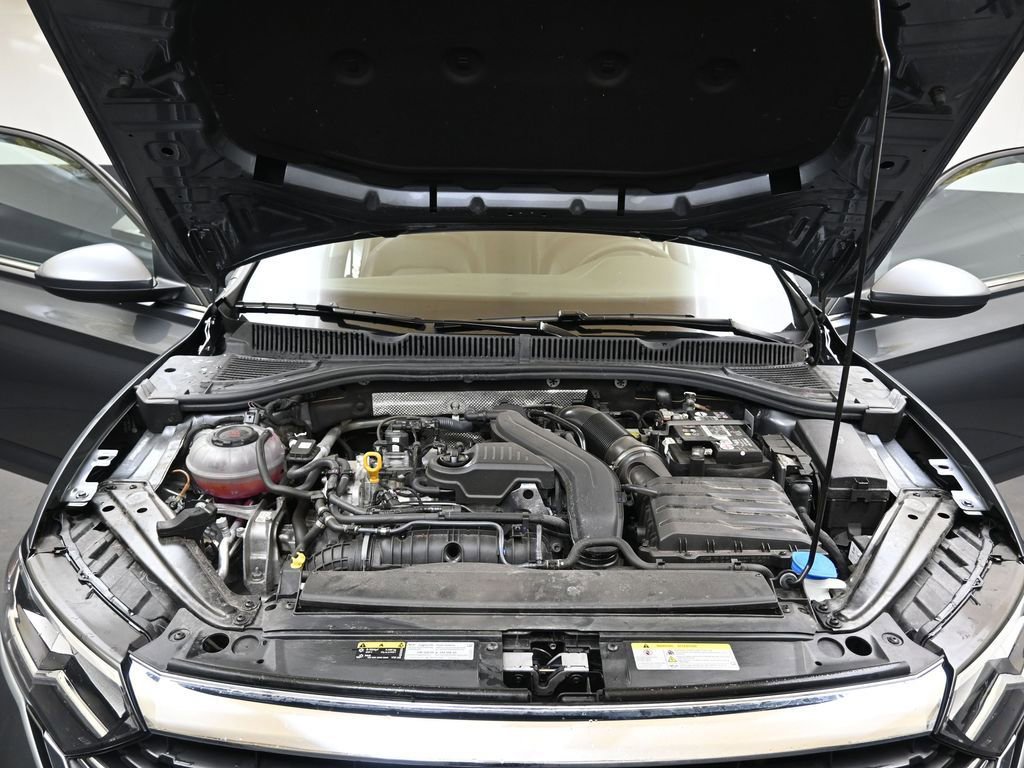 Used 2023 Volkswagen Jetta SE w/ Black Wheel Package image 9
