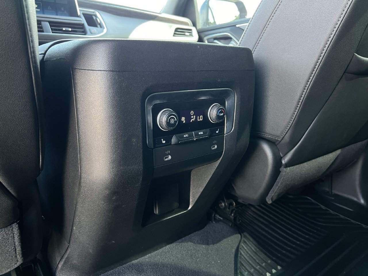 Used 2023 Chevrolet Tahoe Z71 w/ Luxury Package AWD/4WD image 24