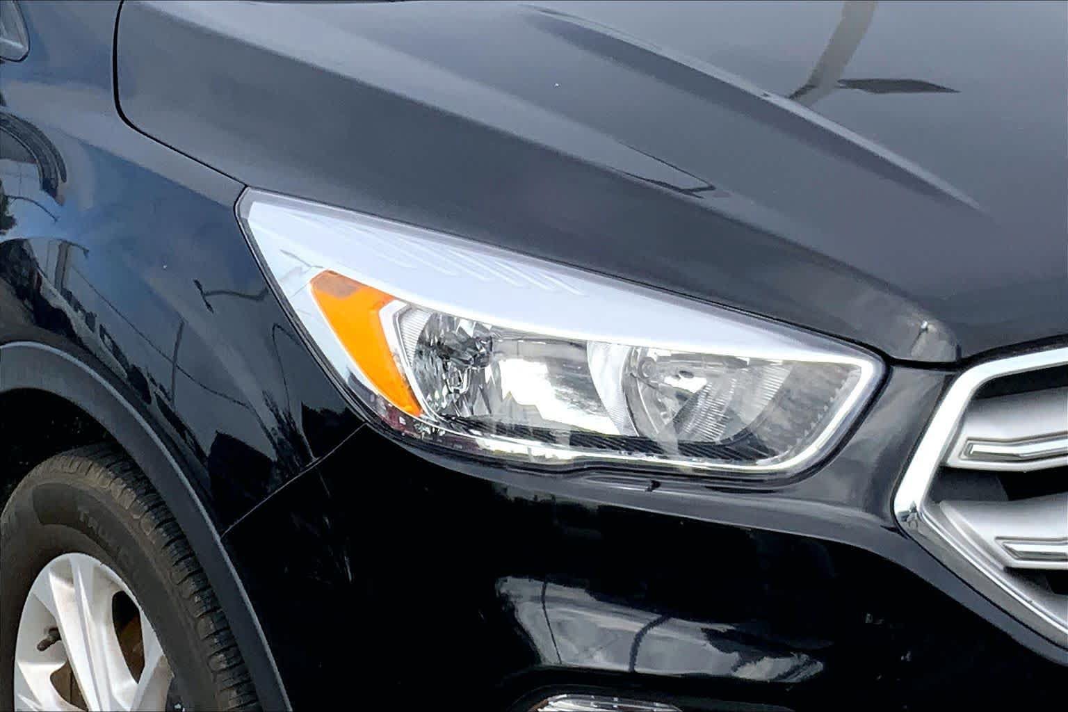 Certified 2018 Ford Escape SE w/ Ford Safe & Smart Package AWD/4WD image 24