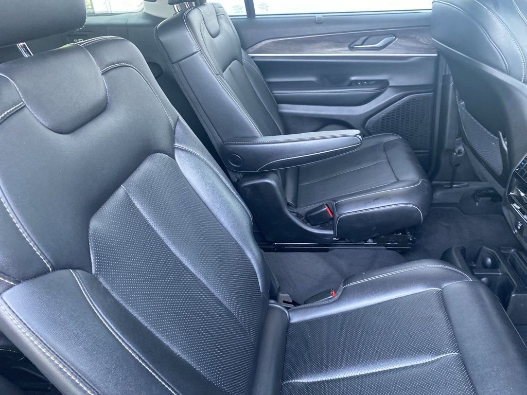 Certified 2023 Jeep Grand Cherokee L Limited w/ Luxury Tech Group II image 12