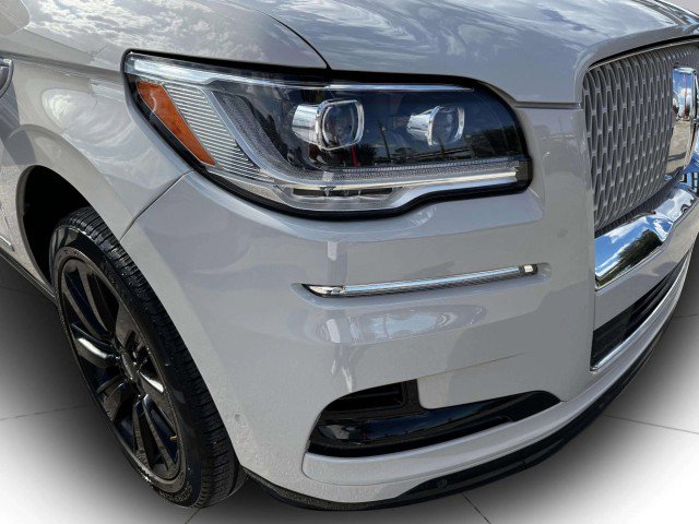 Used 2023 Lincoln Navigator Reserve image 11