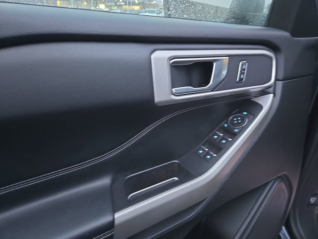 Used 2022 Ford Explorer XLT w/ Equipment Group 202A image 11