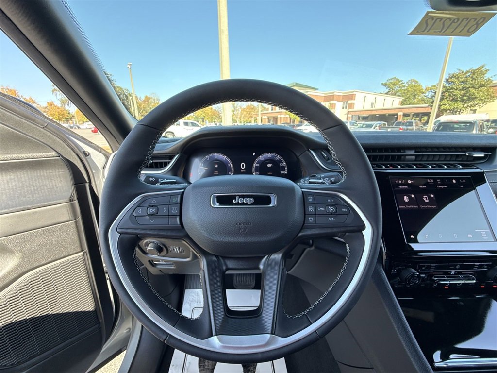 New 2025 Jeep Grand Cherokee Laredo X image 12