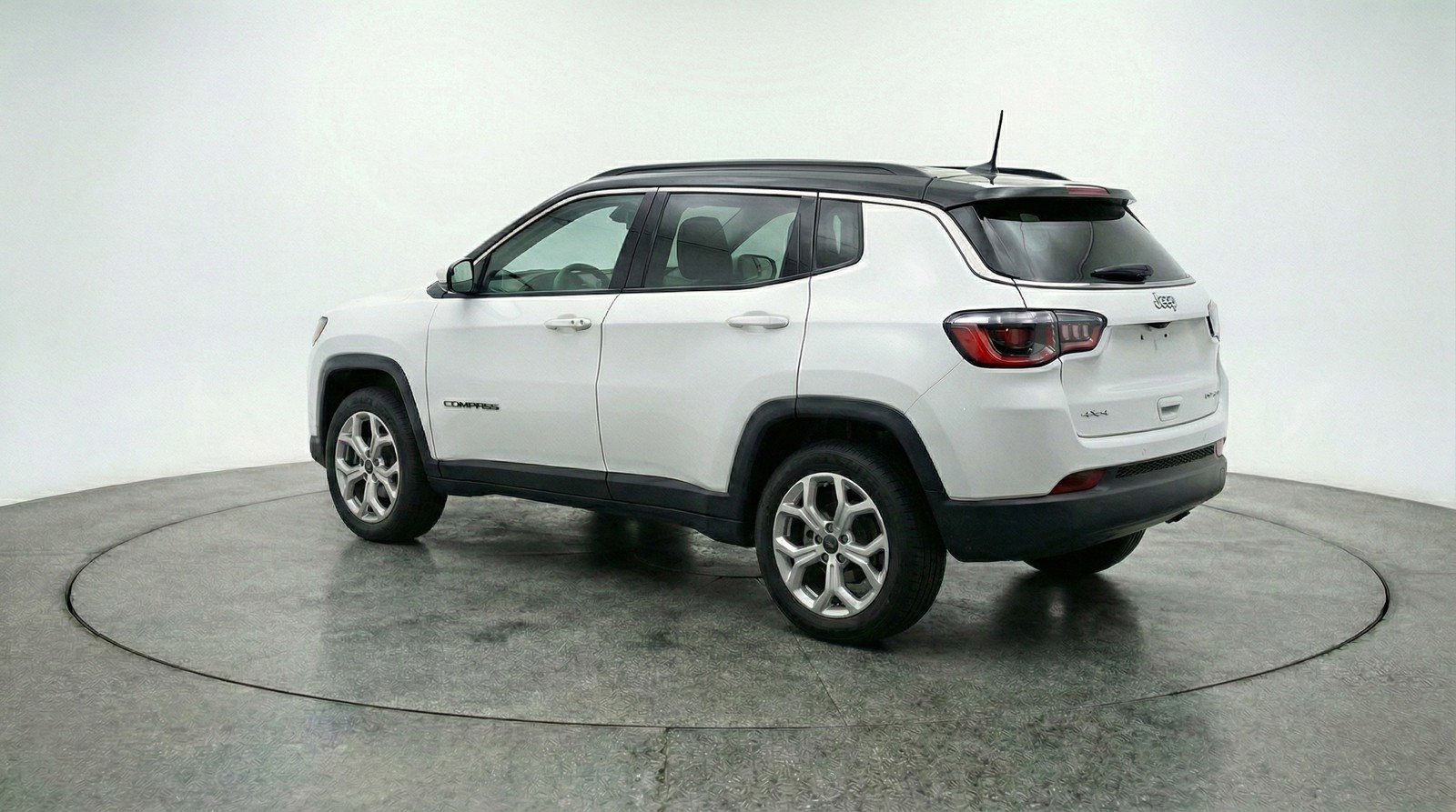 Used 2025 Jeep Compass Latitude image 6