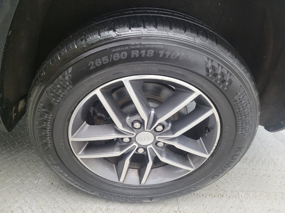 Used 2017 Jeep Grand Cherokee Limited image 31